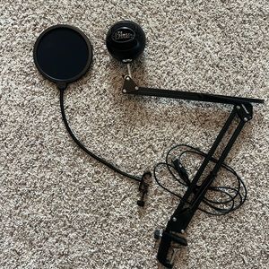 Blue Snowball Mic with attachable desk stand and filter